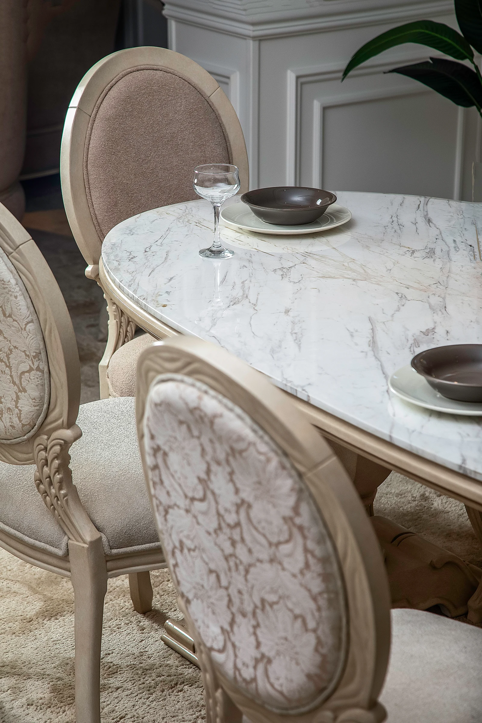 Circle Dining Room 8